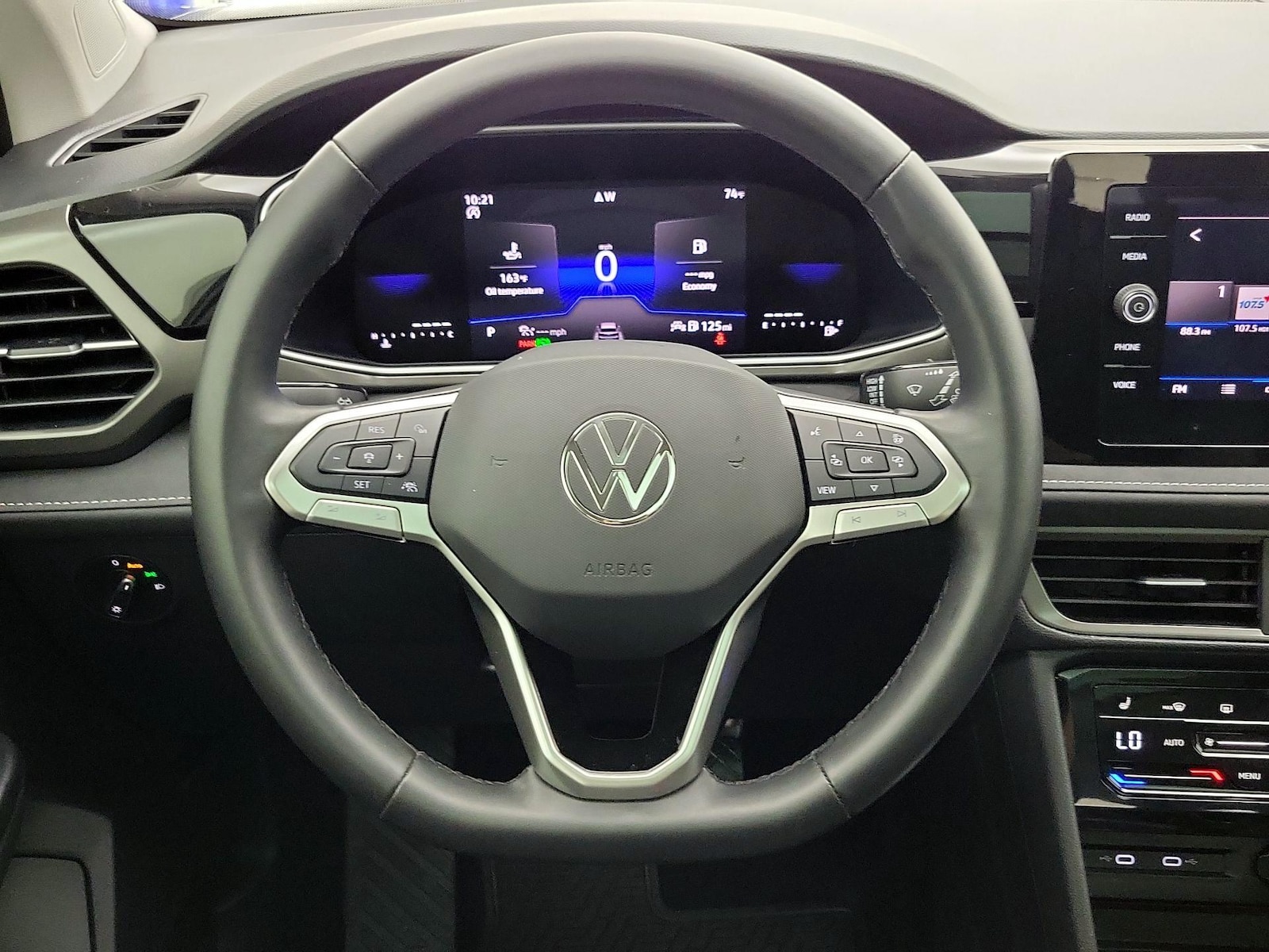 2025 Volkswagen Taos SE Black - Photo 11