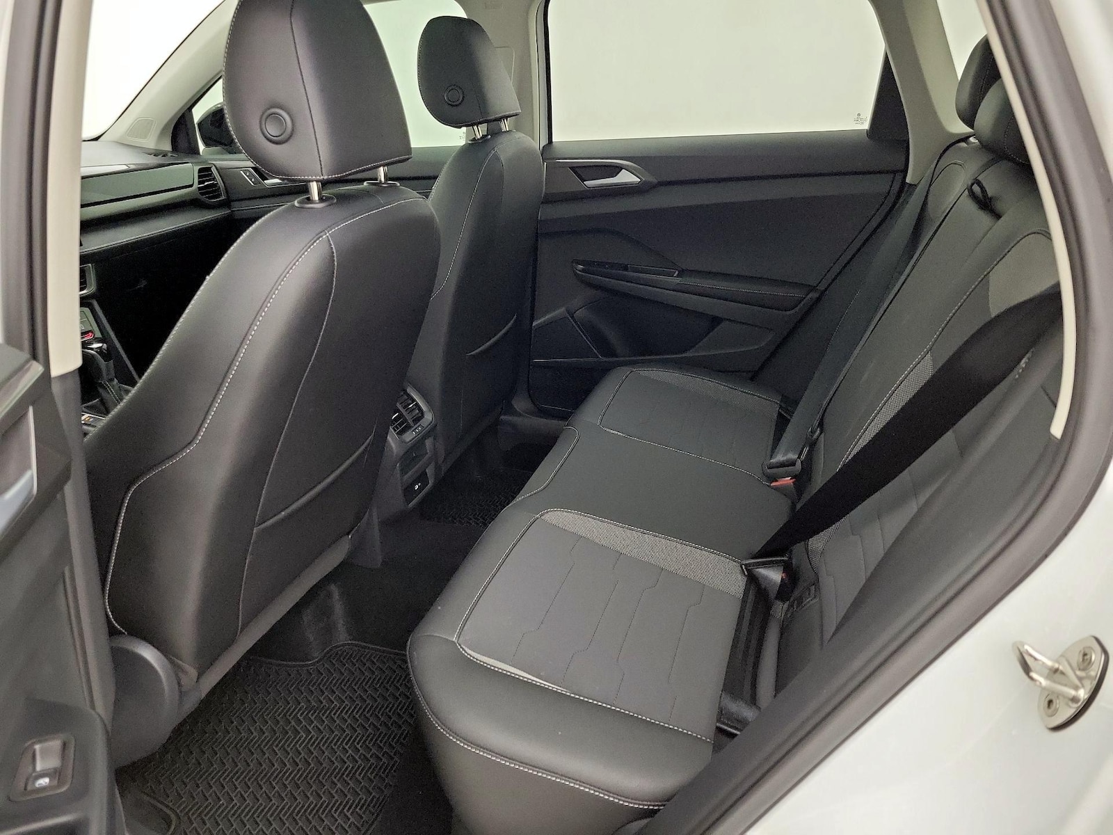 2025 Volkswagen Taos SE Black - Photo 21