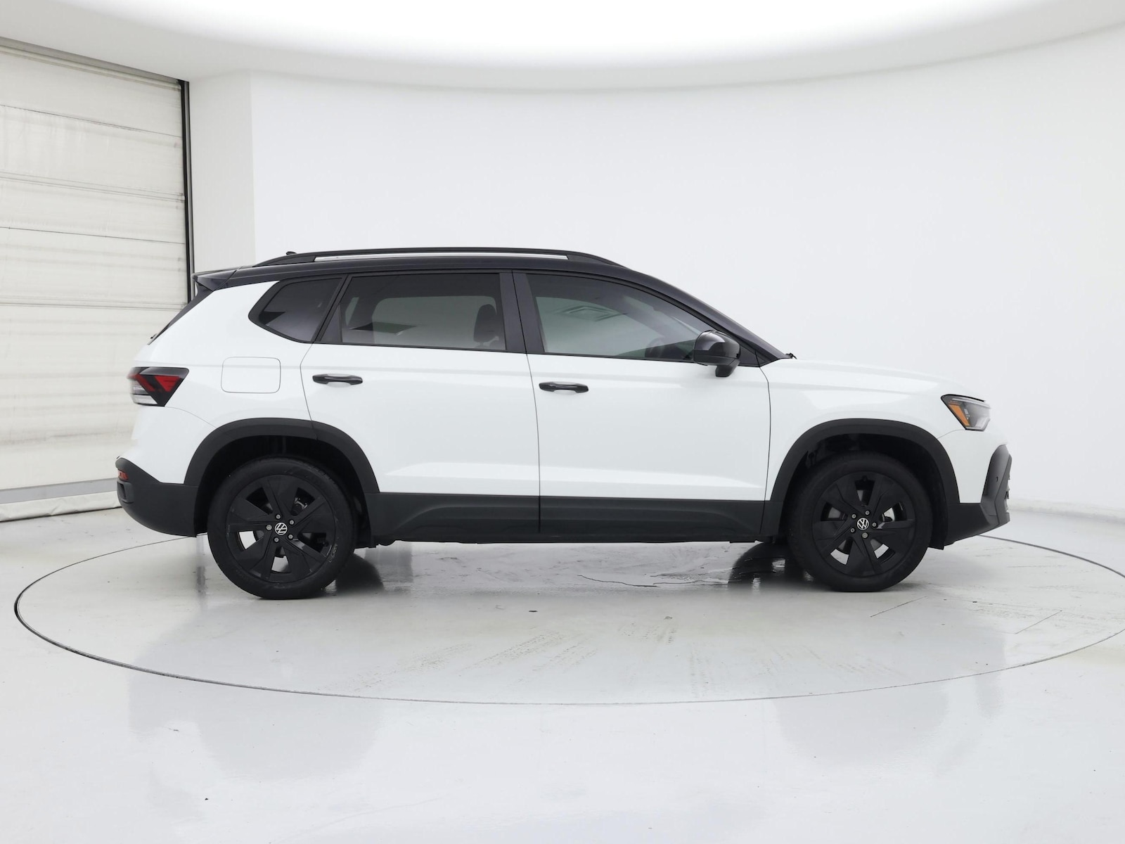 2025 Volkswagen Taos SE Black - Photo 8