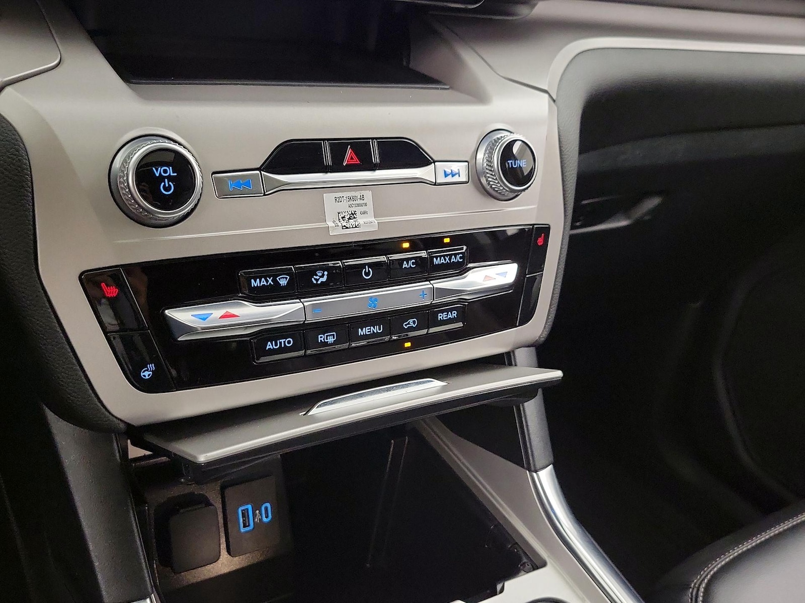 2023 Ford Explorer XLT - Photo 18
