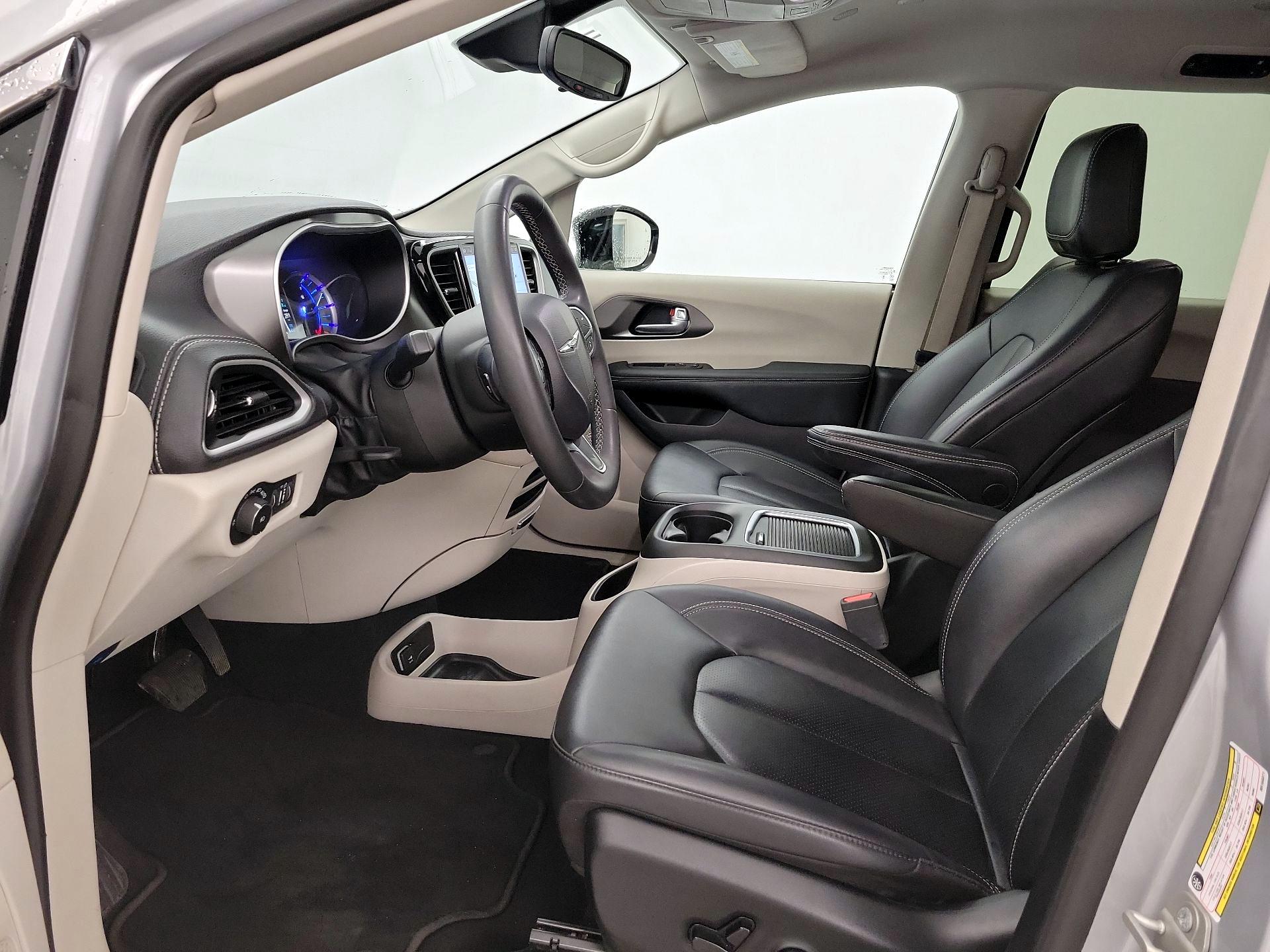 Thumbnail: 2024 Chrysler Pacifica - 11