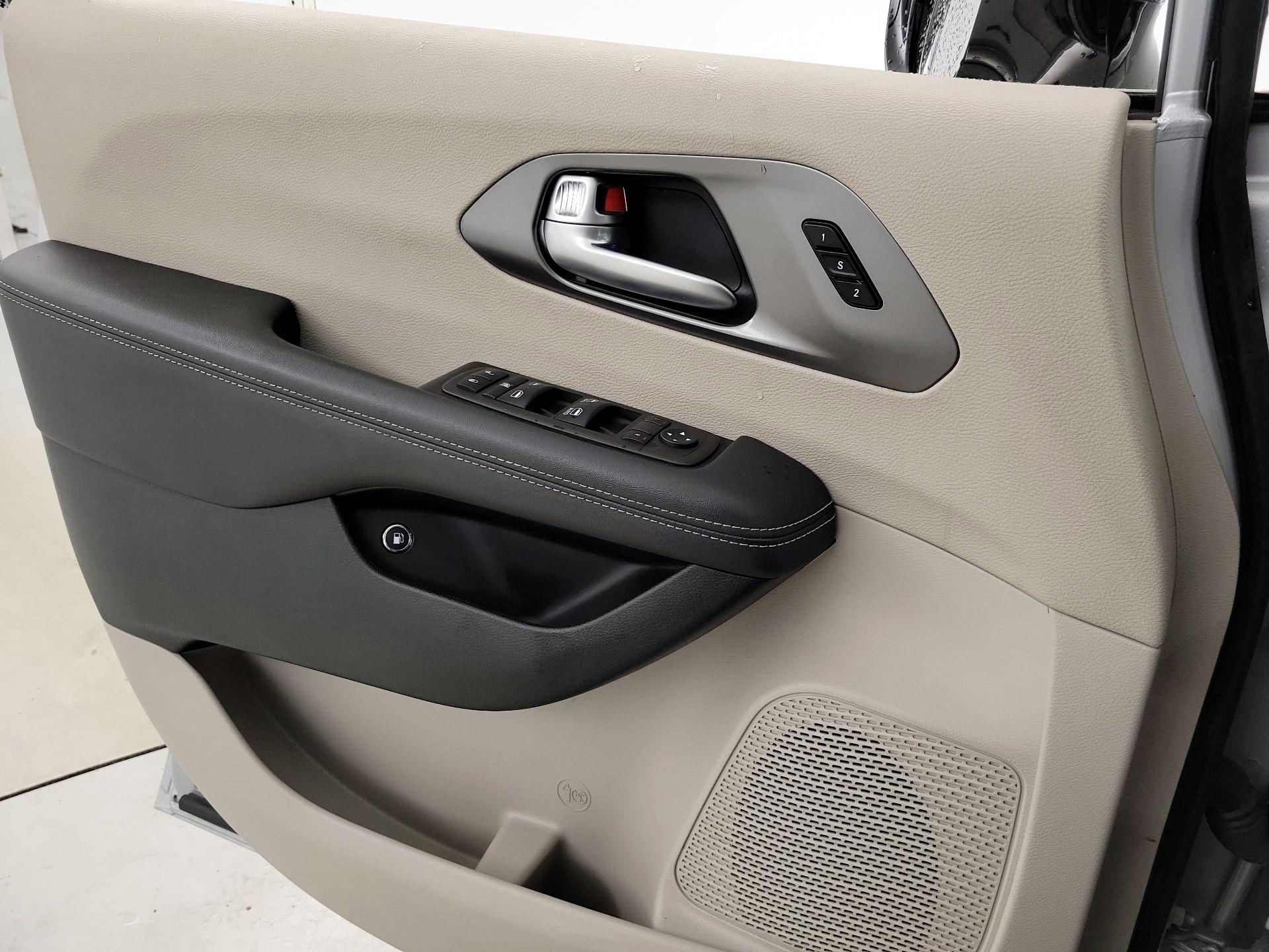 Thumbnail: 2024 Chrysler Pacifica - 12
