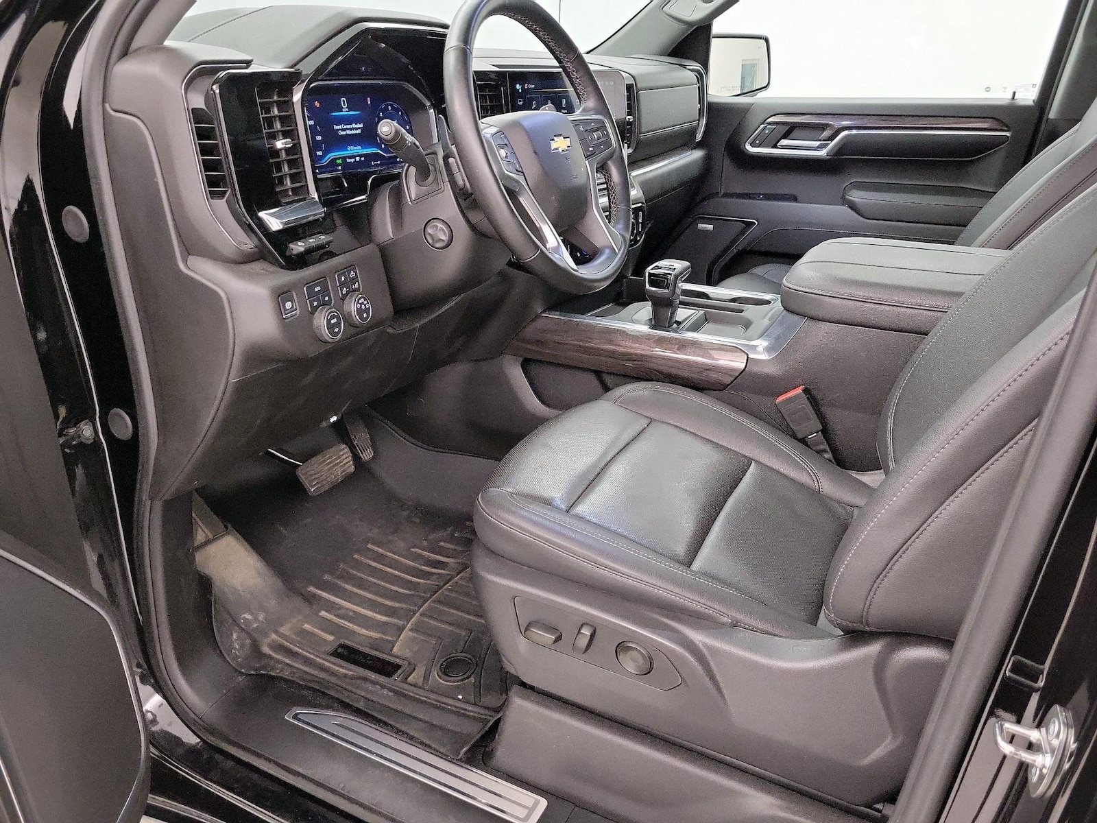 2024 Chevrolet Silverado 1500 LTZ - Photo 12