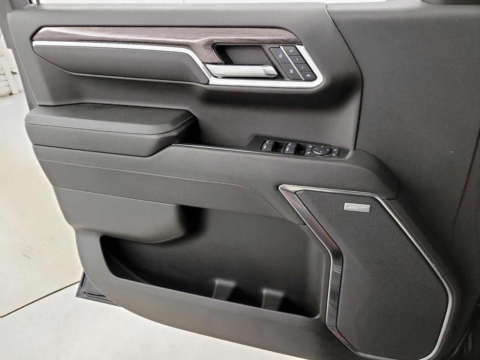 2024 Chevrolet Silverado 1500 LTZ - Photo 13