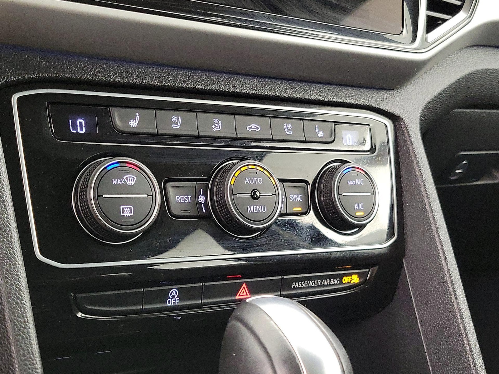 2023 Volkswagen Atlas SEL Premium R-Line - Photo 17