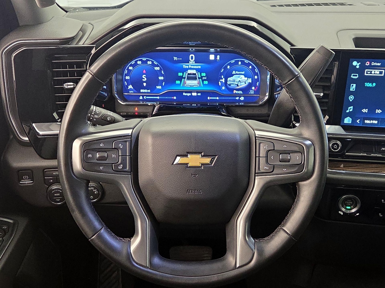 2023 Chevrolet Silverado 1500 LT - Photo 11