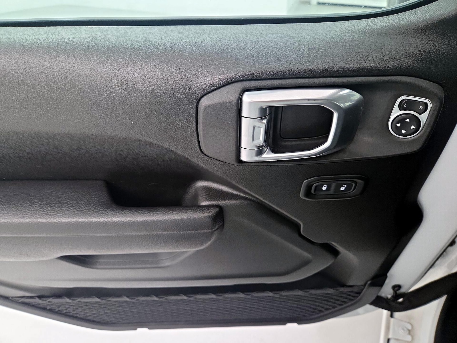 2024 Jeep Wrangler 4xe Willys 4XE - Photo 13