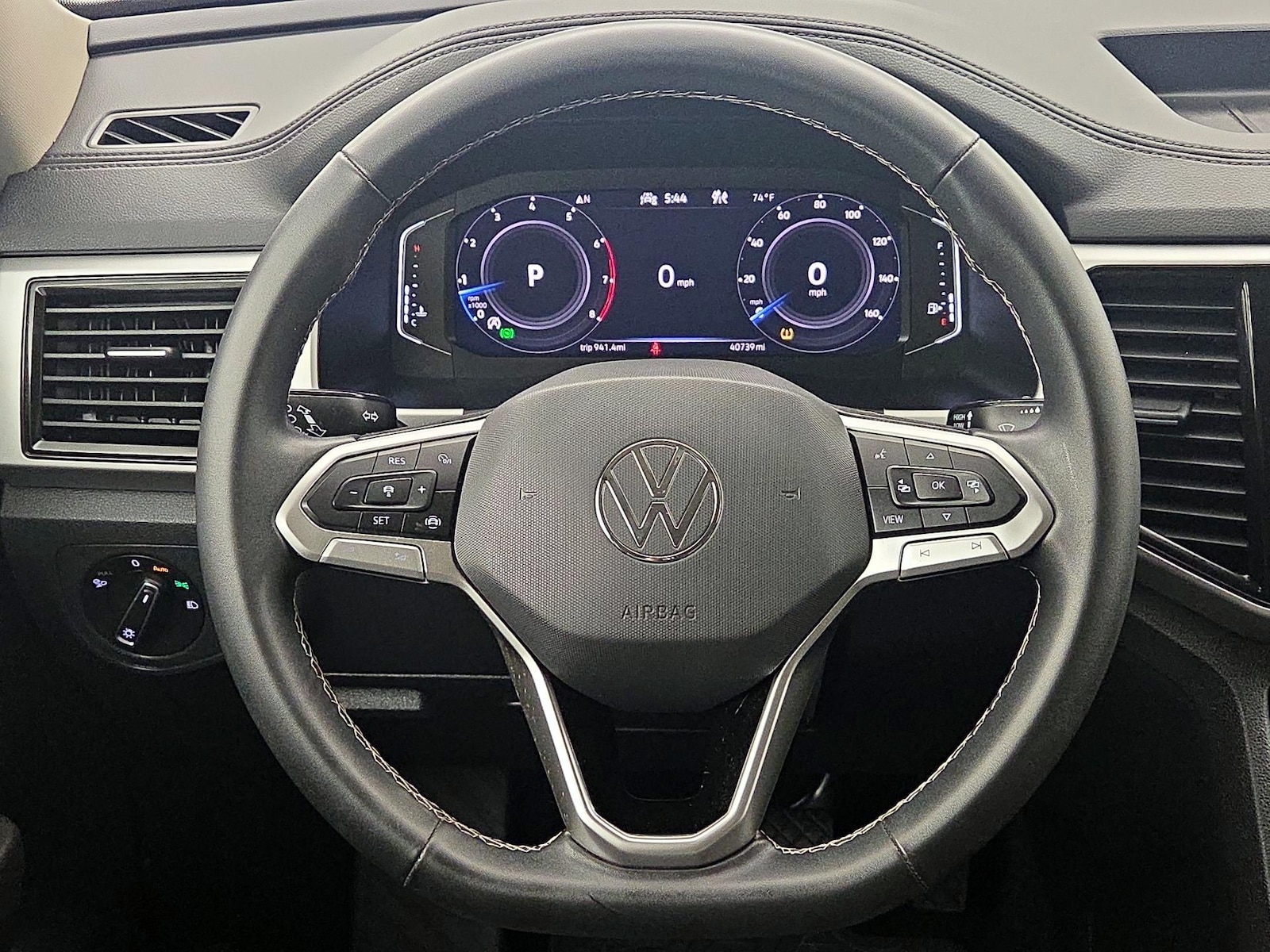 2022 Volkswagen Atlas SE w/Tech - Photo 11