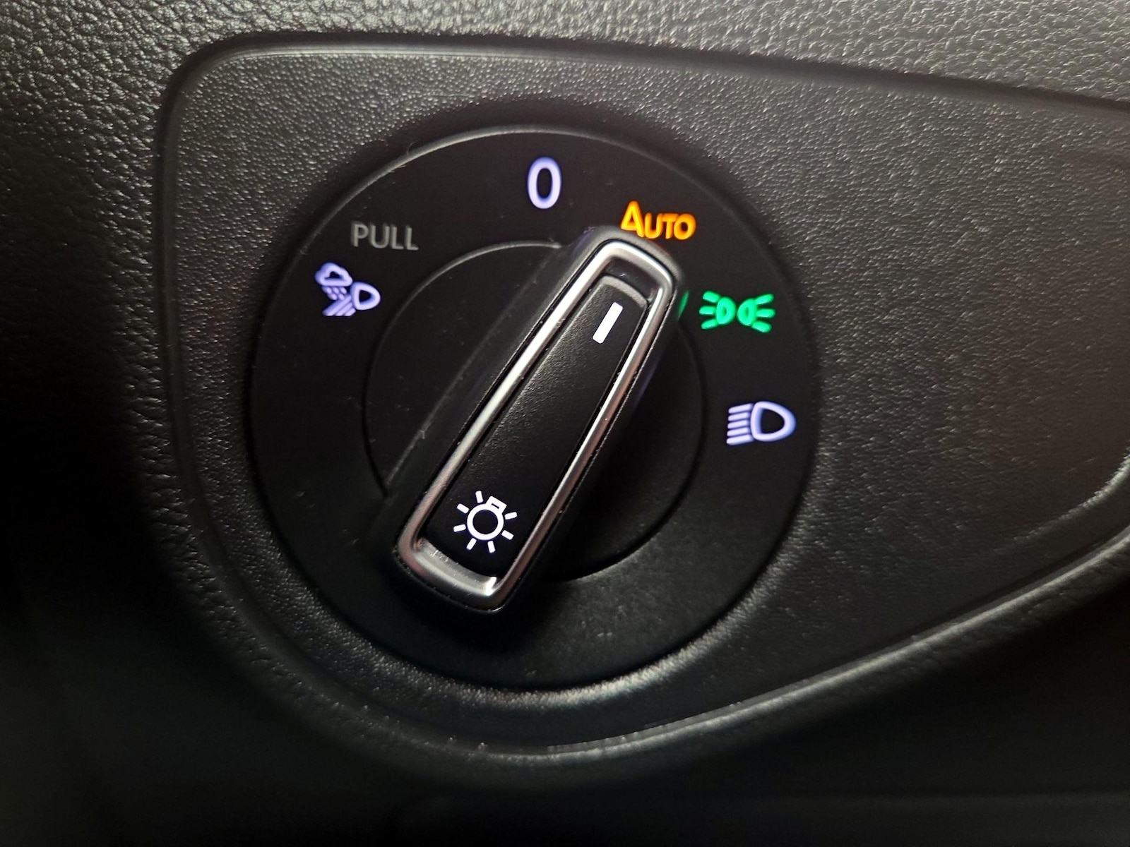 2022 Volkswagen Atlas SE w/Tech - Photo 14
