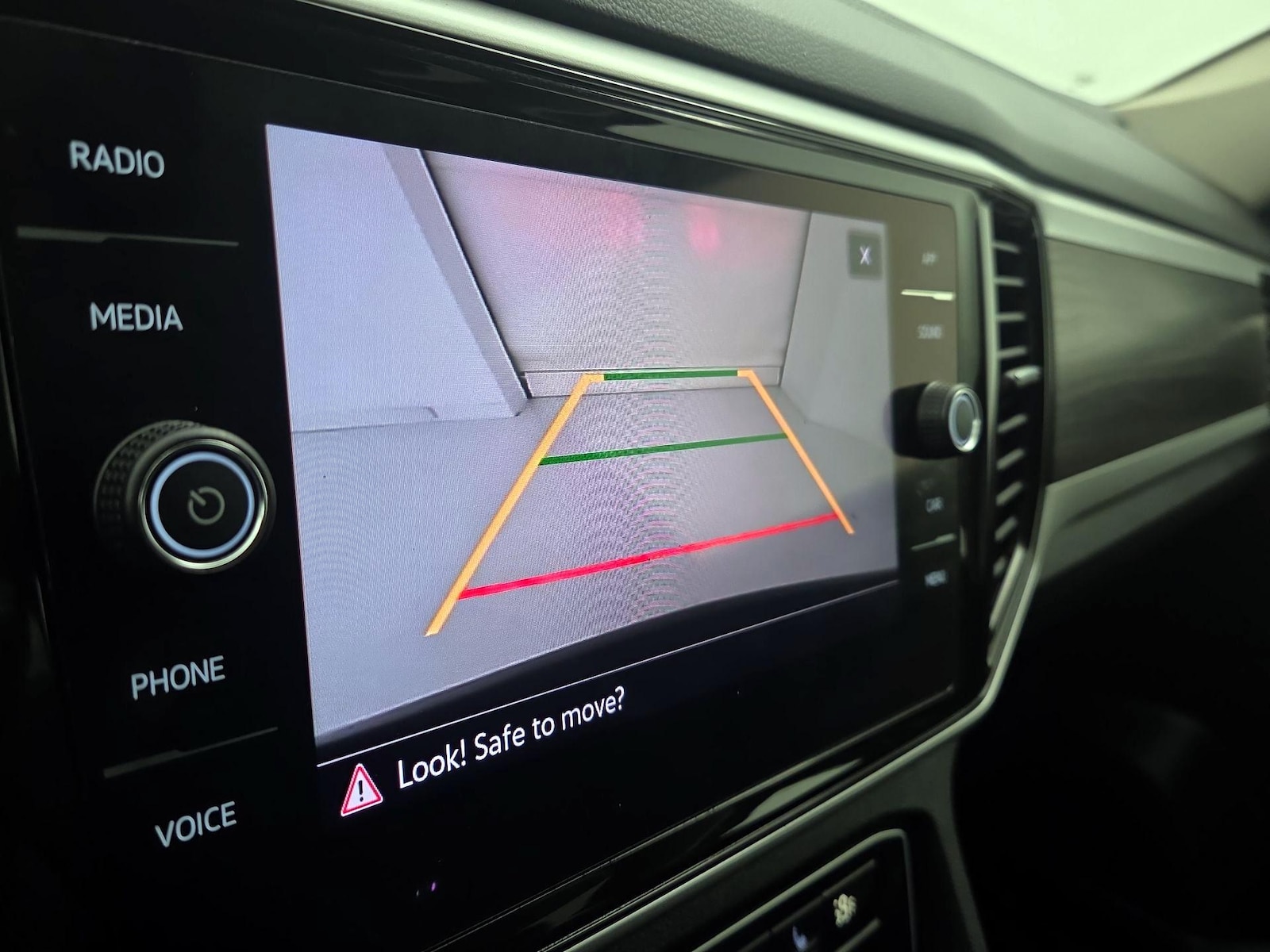 2022 Volkswagen Atlas SE w/Tech - Photo 15