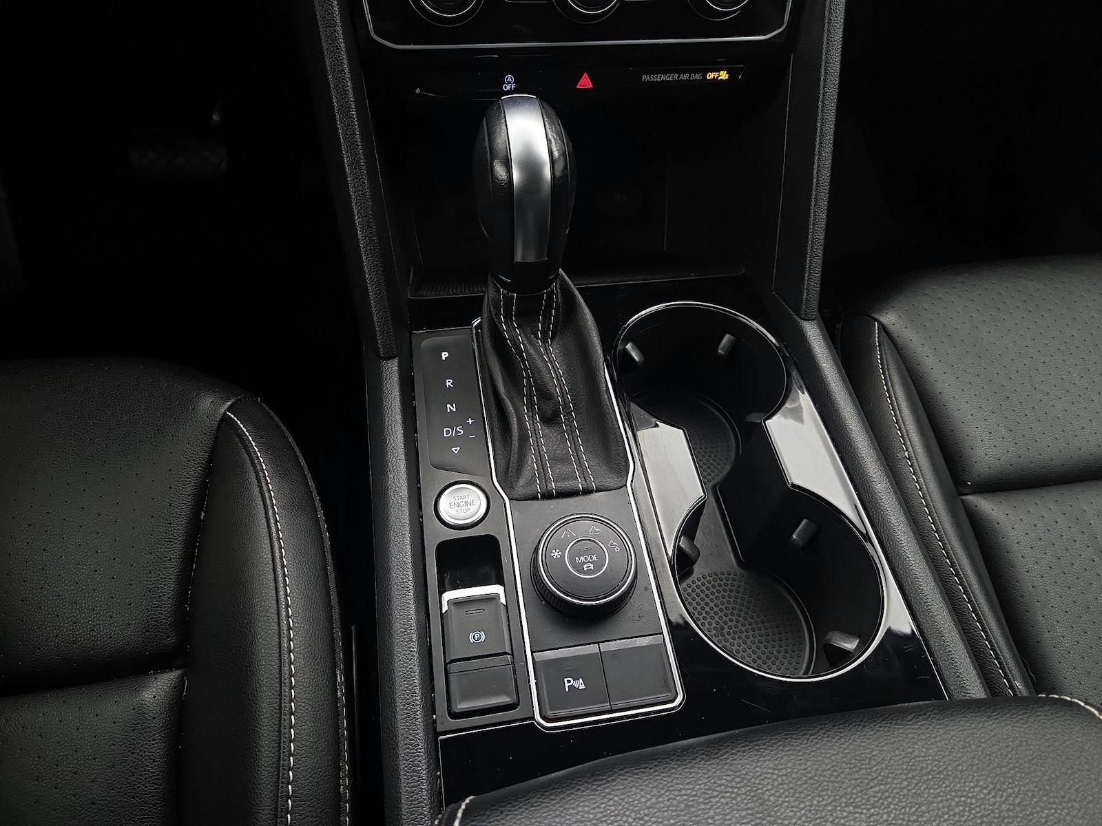 2022 Volkswagen Atlas SE w/Tech - Photo 18