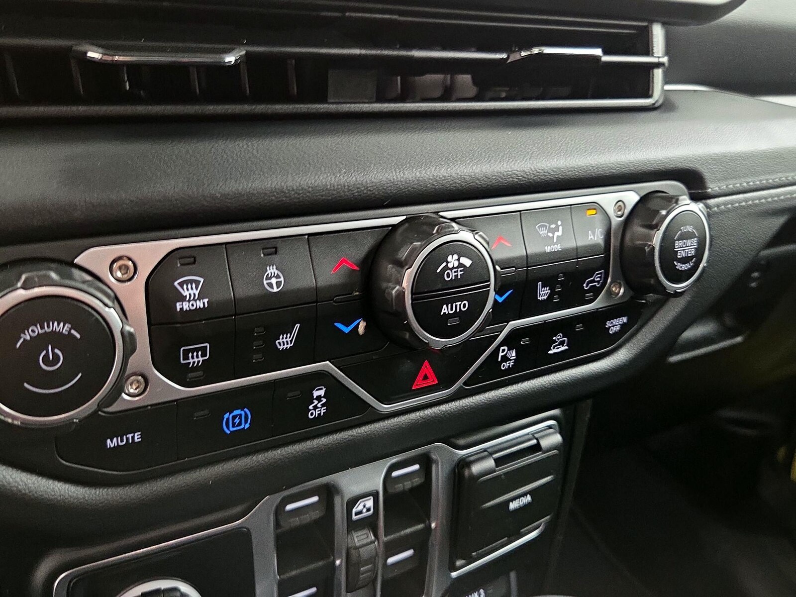 2024 Jeep Wrangler 4xe Sahara 4XE - Photo 17