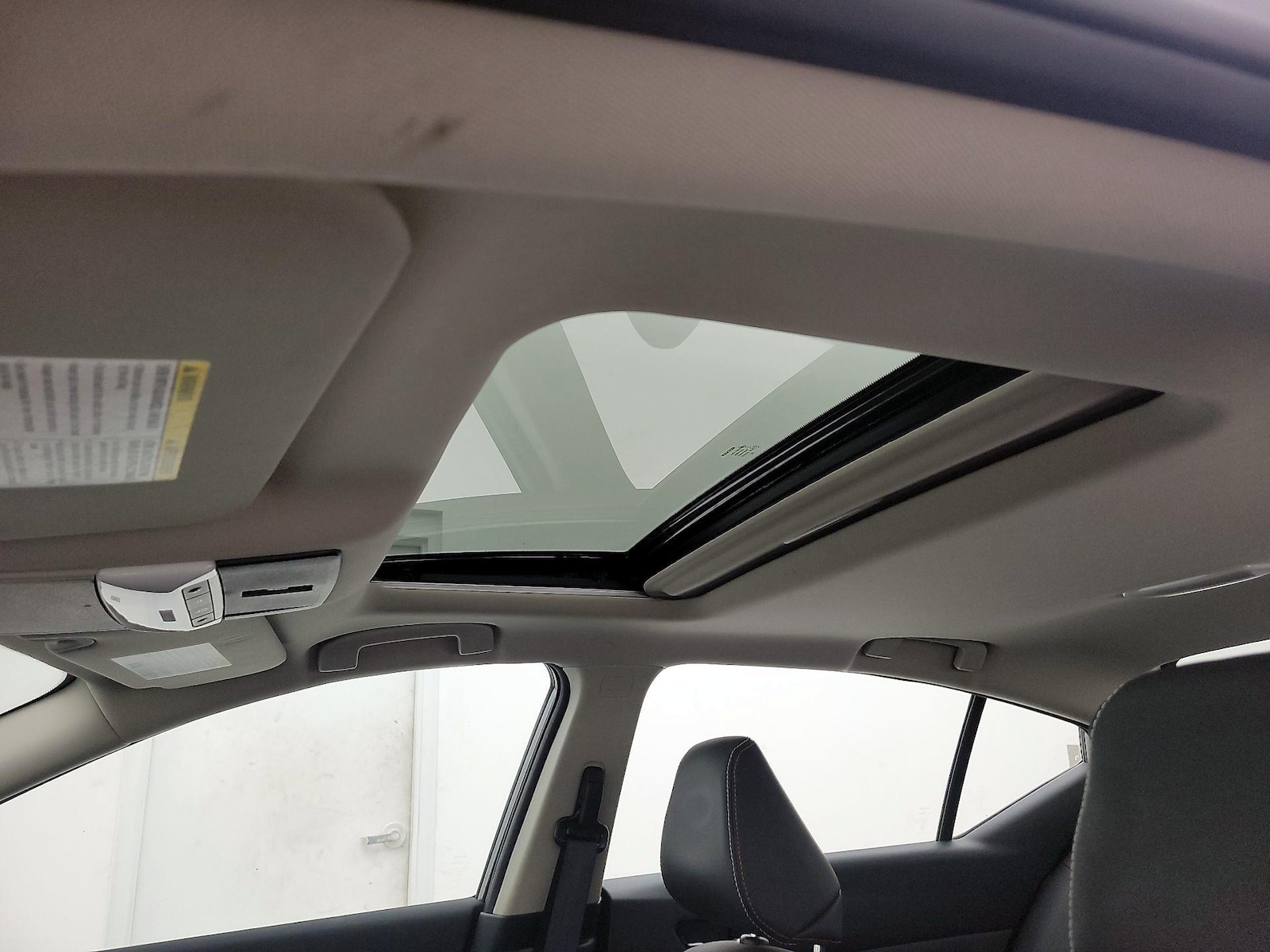 Sunroof(s) & Overhead Airbags