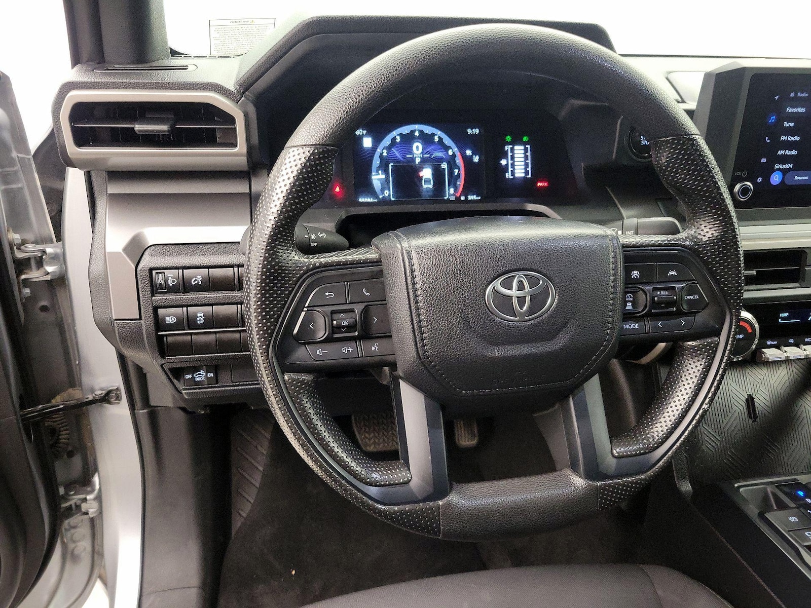 2024 Toyota Tacoma SR5 - Photo 11
