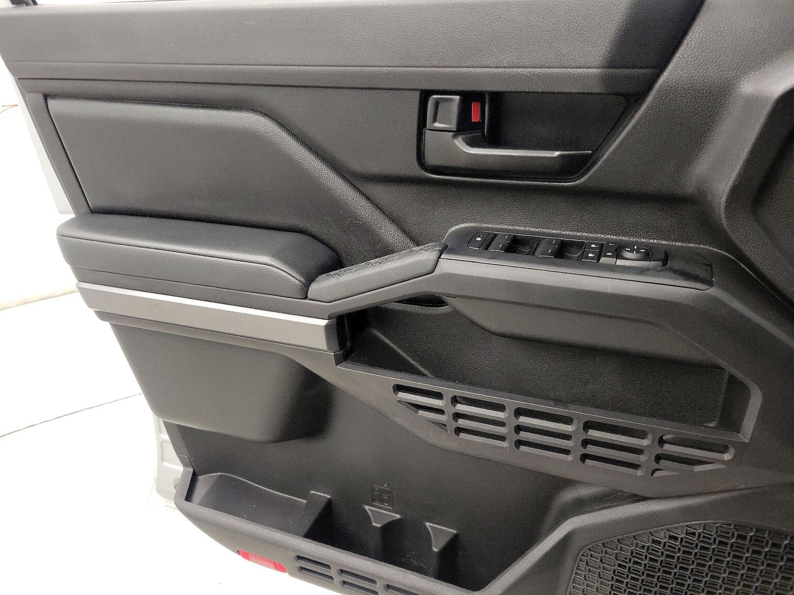 2024 Toyota Tacoma SR5 - Photo 13