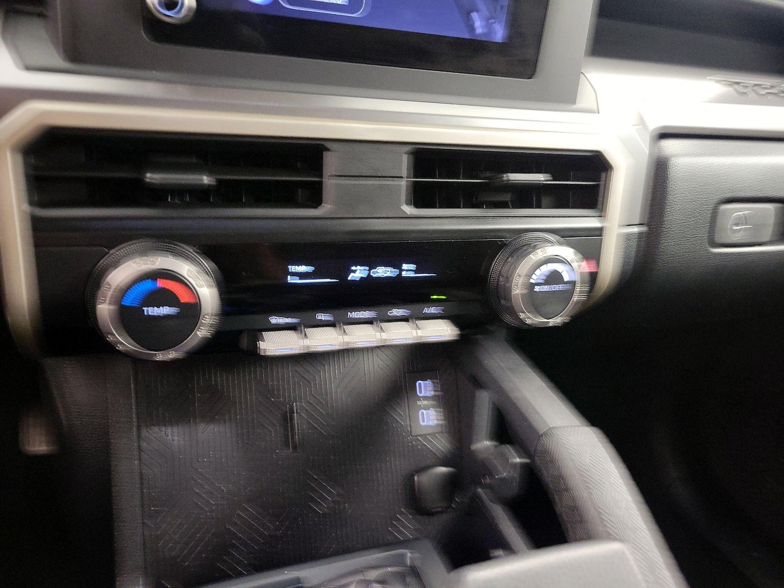 2024 Toyota Tacoma SR5 - Photo 17
