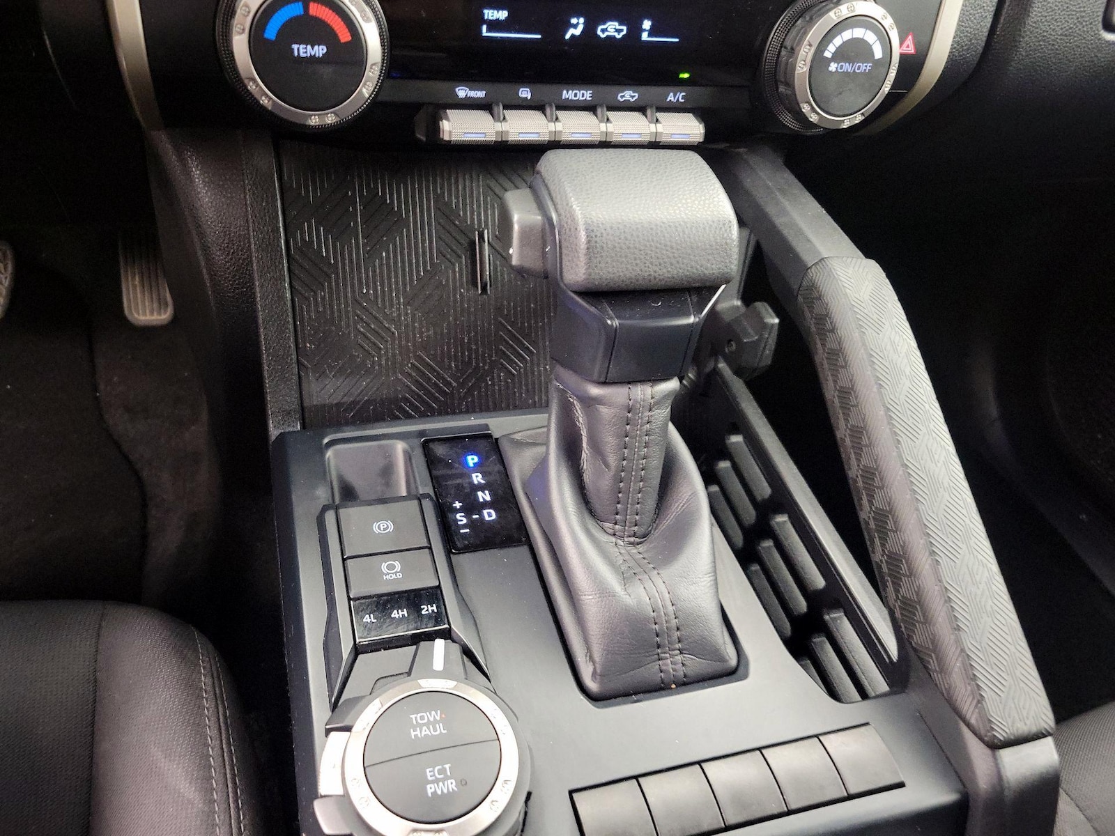 2024 Toyota Tacoma SR5 - Photo 18