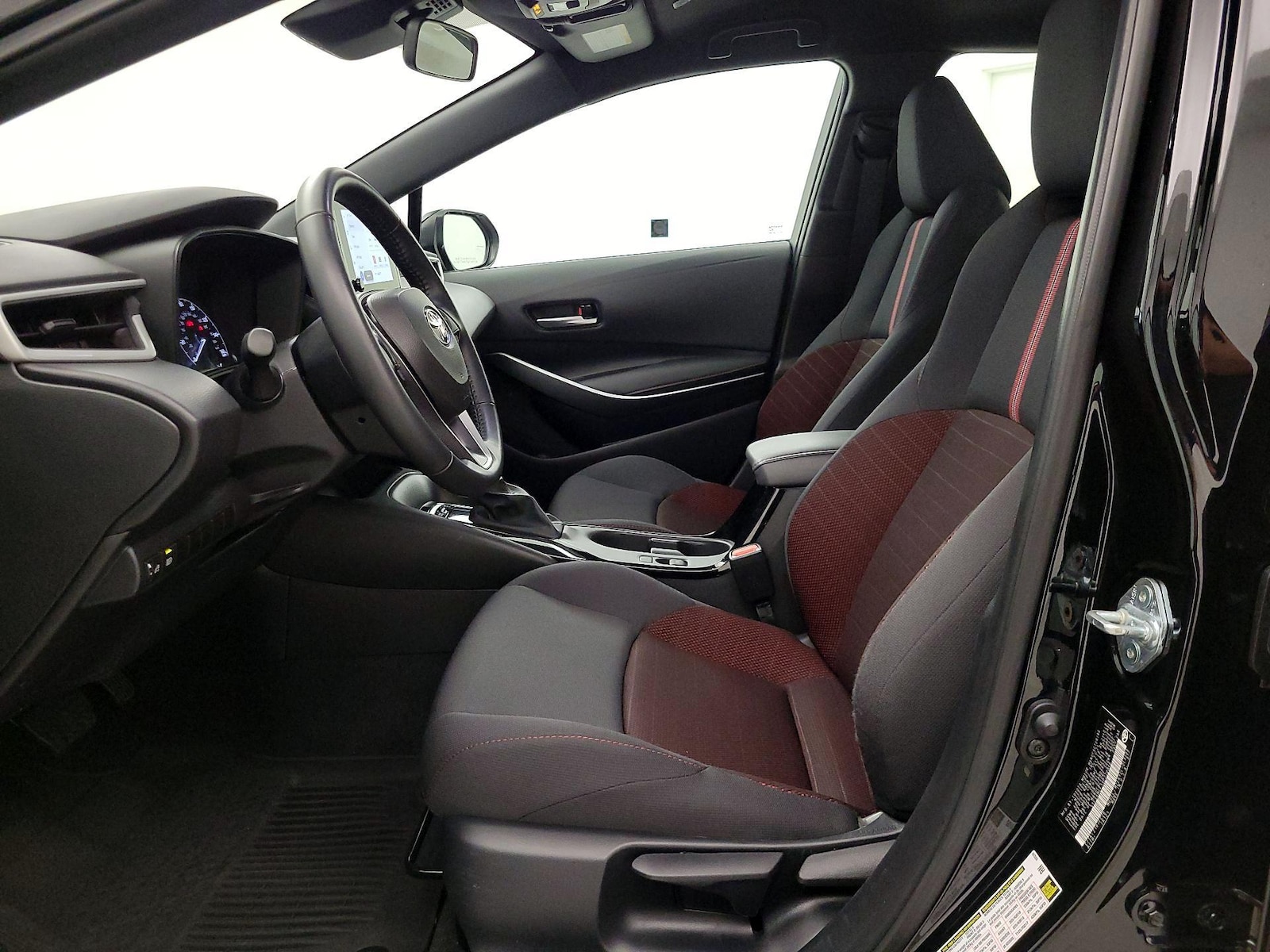 2025 Toyota Corolla SE - Photo 12