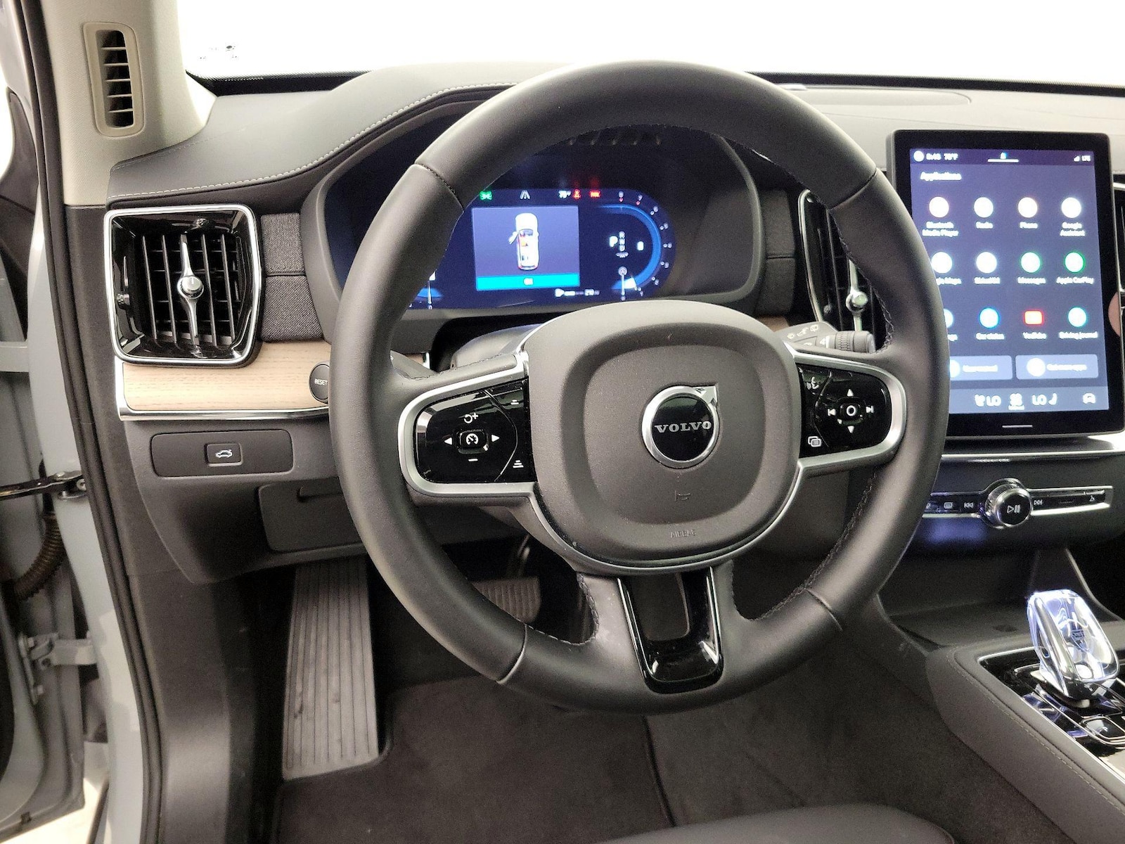 2025 Volvo XC90 Plus - Photo 11