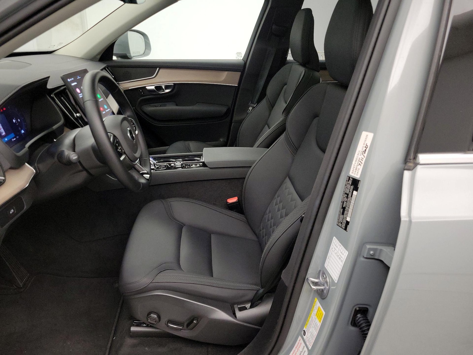 2025 Volvo XC90 Plus - Photo 12