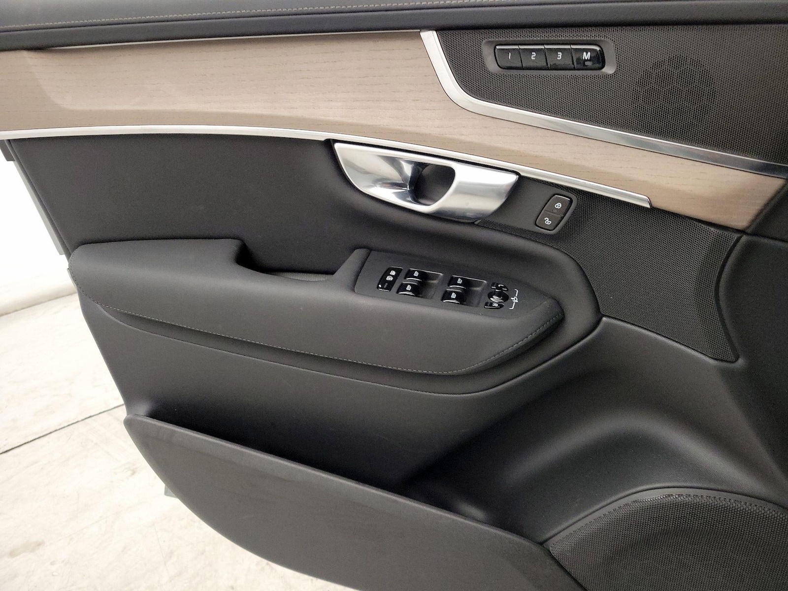 2025 Volvo XC90 Plus - Photo 13