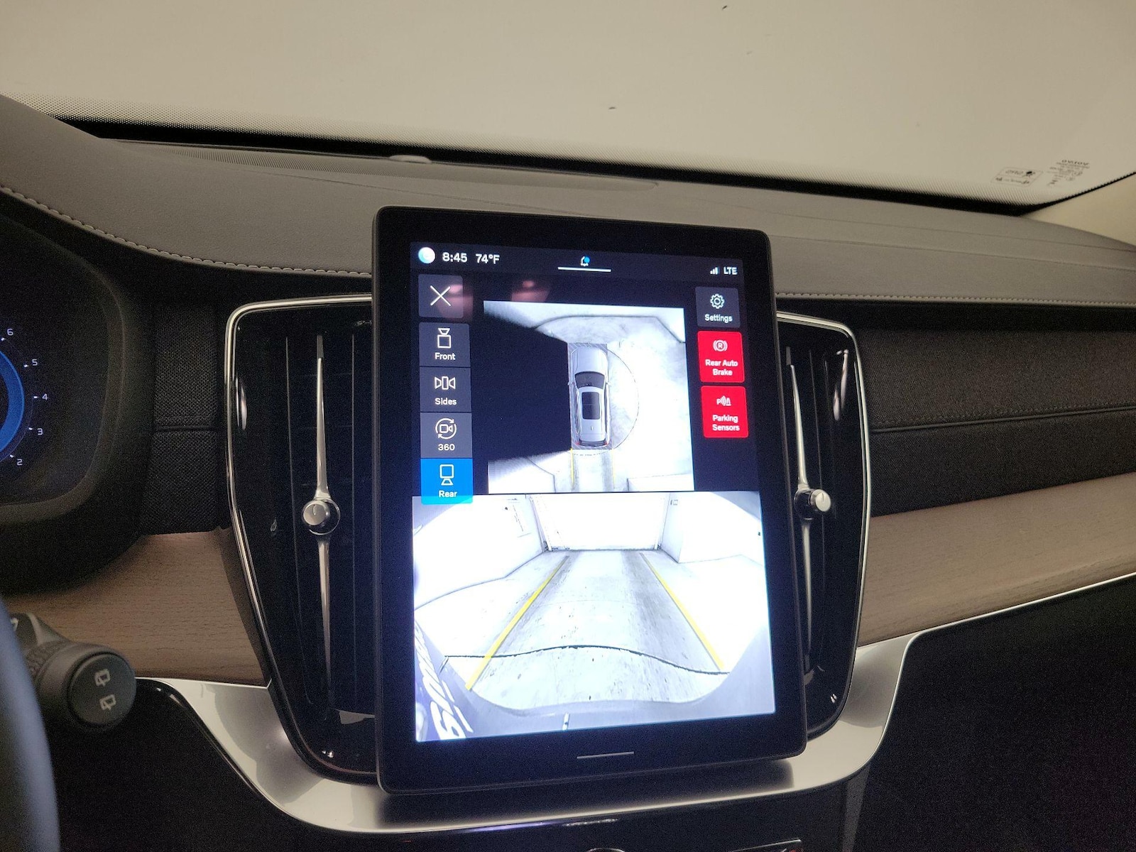 2025 Volvo XC90 Plus - Photo 16