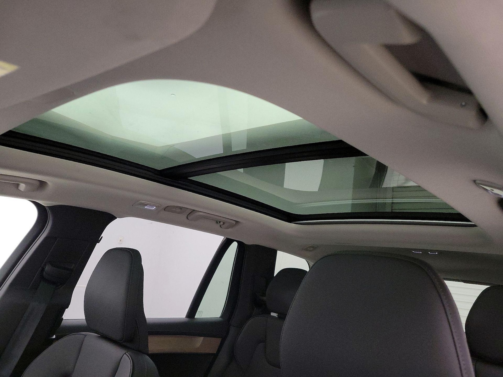 2025 Volvo XC90 Plus - Photo 20