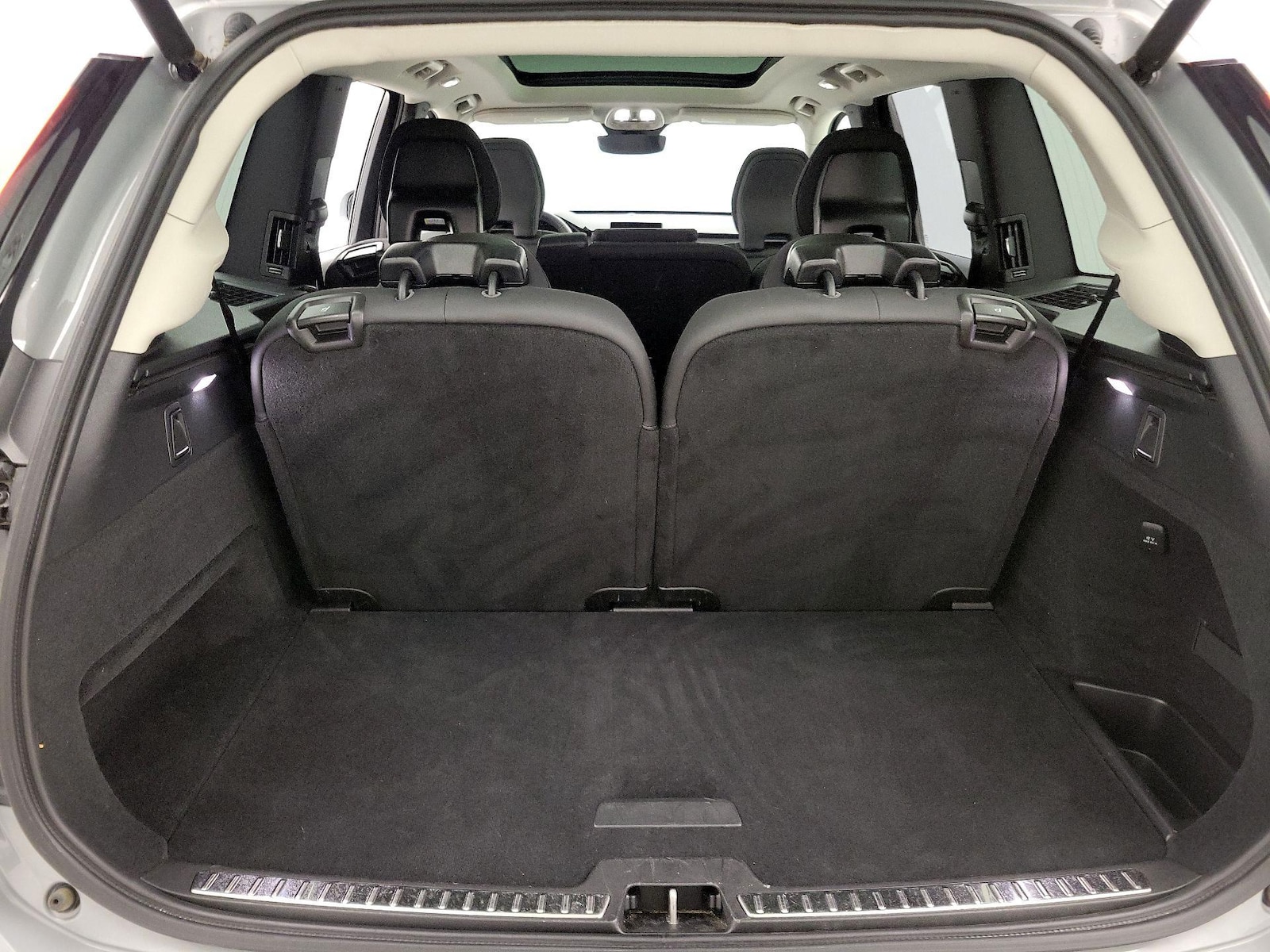 2025 Volvo XC90 Plus - Photo 23