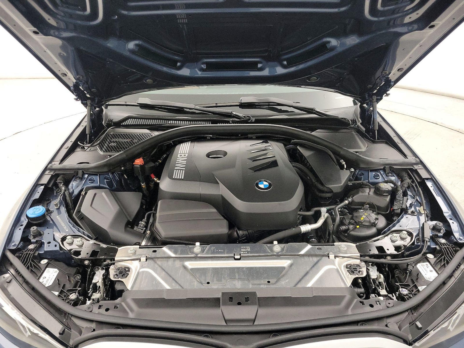2025 BMW 3 Series 330i - Photo 24
