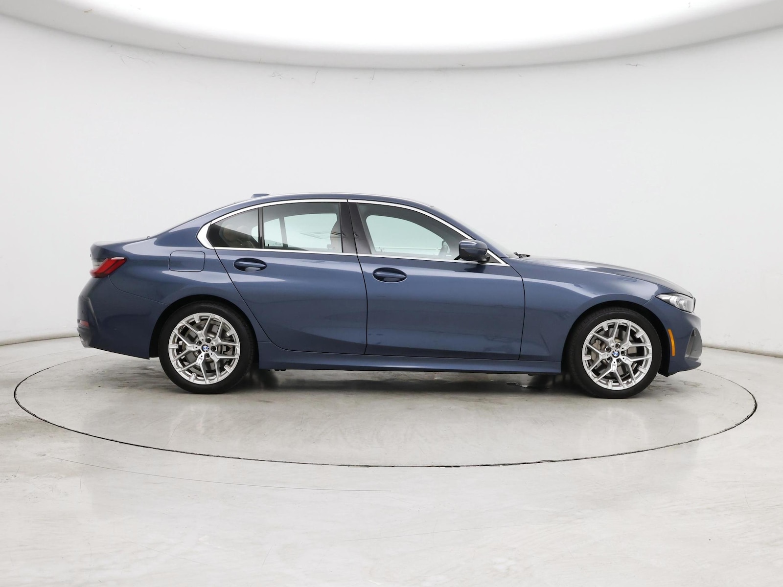 2025 BMW 3 Series 330i - Photo 8