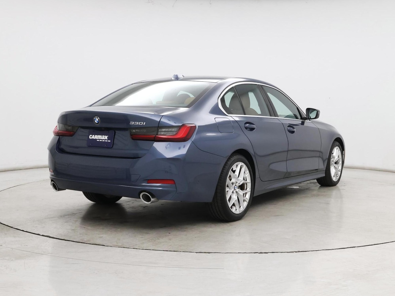 2025 BMW 3 Series 330i - Photo 9