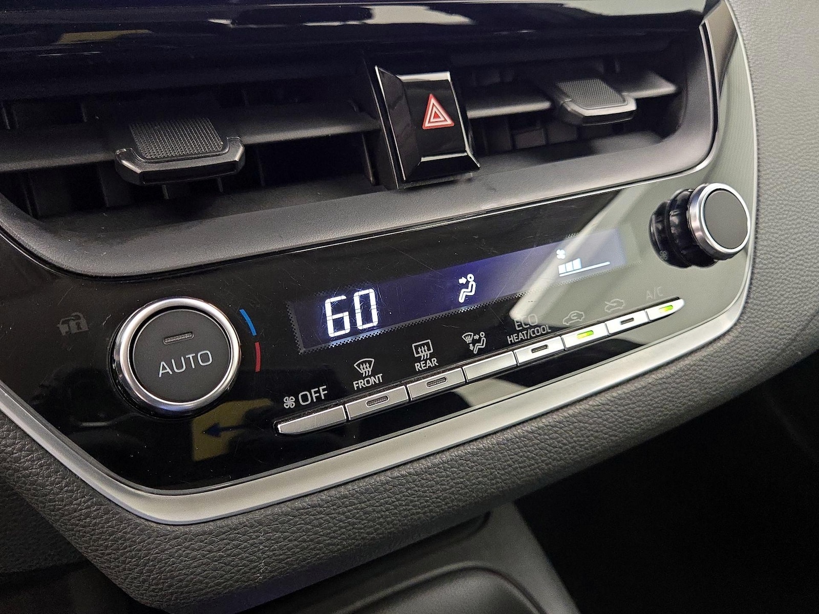 2024 Toyota Corolla LE - Photo 17