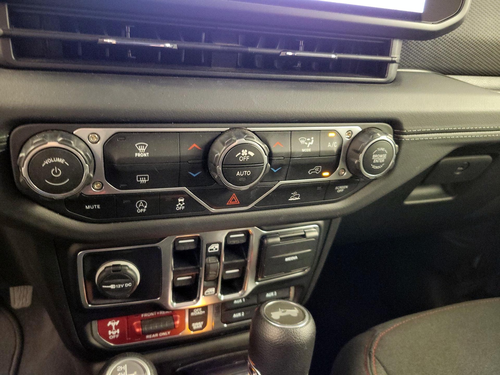 2025 Jeep Wrangler 4-Door Rubicon - Photo 17