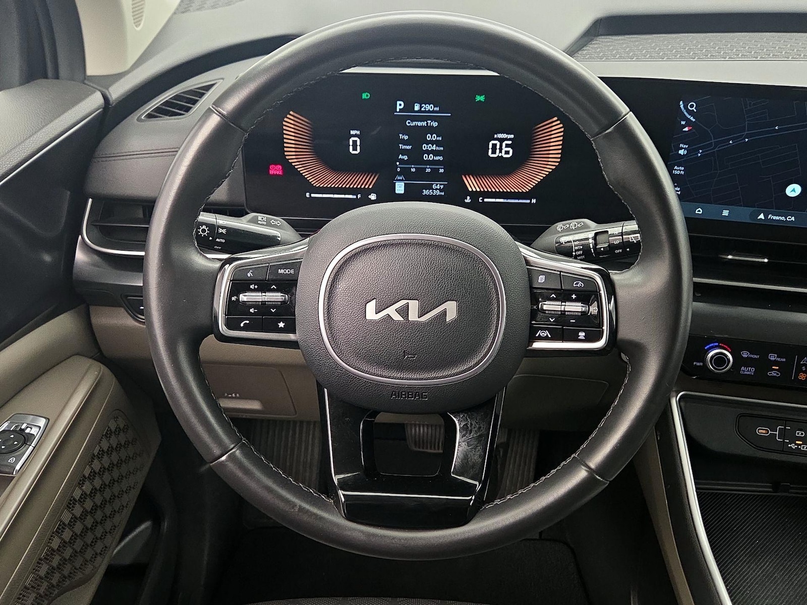 2025 Kia Carnival LXS - Photo 11
