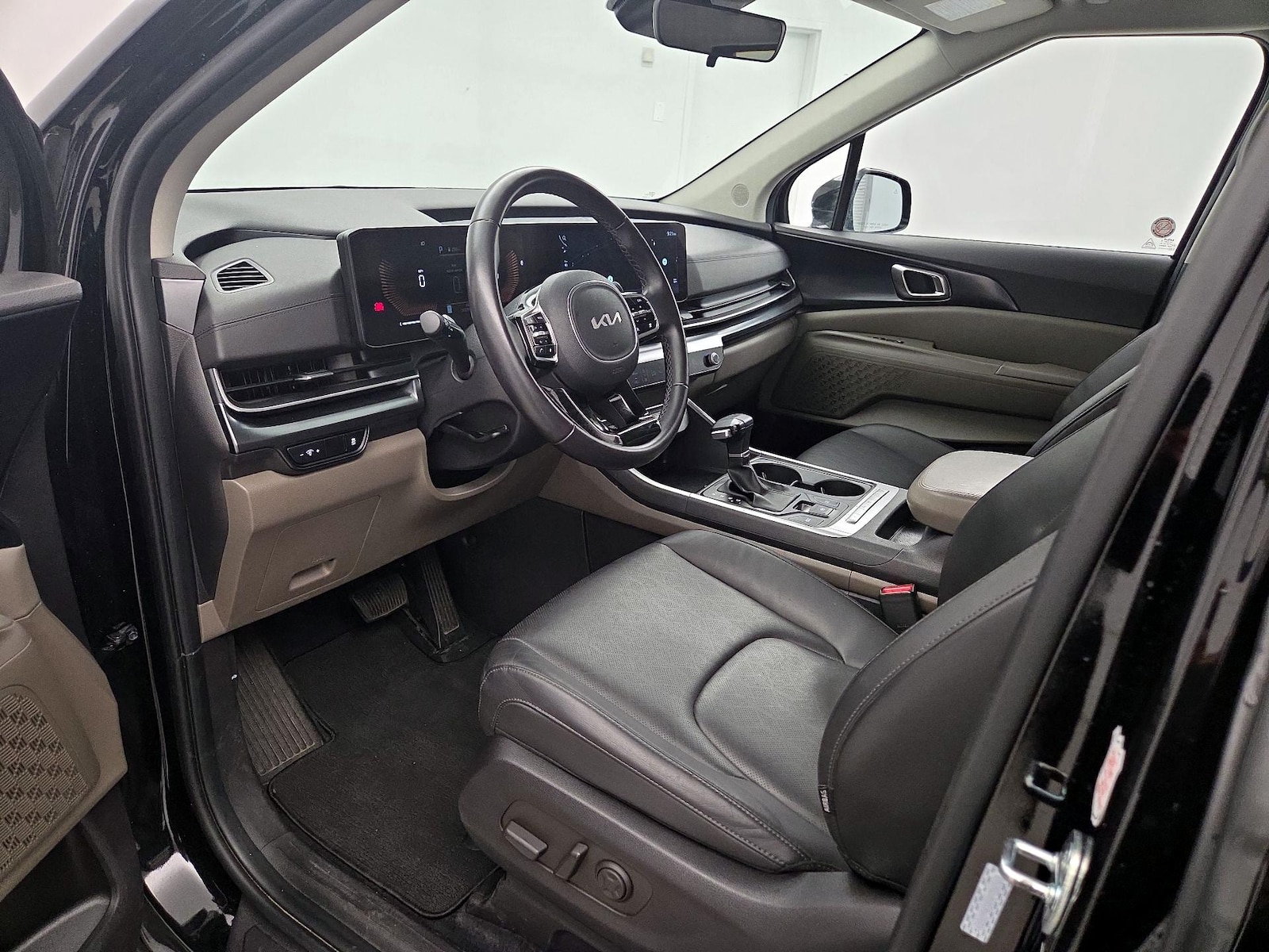 2025 Kia Carnival LXS - Photo 12