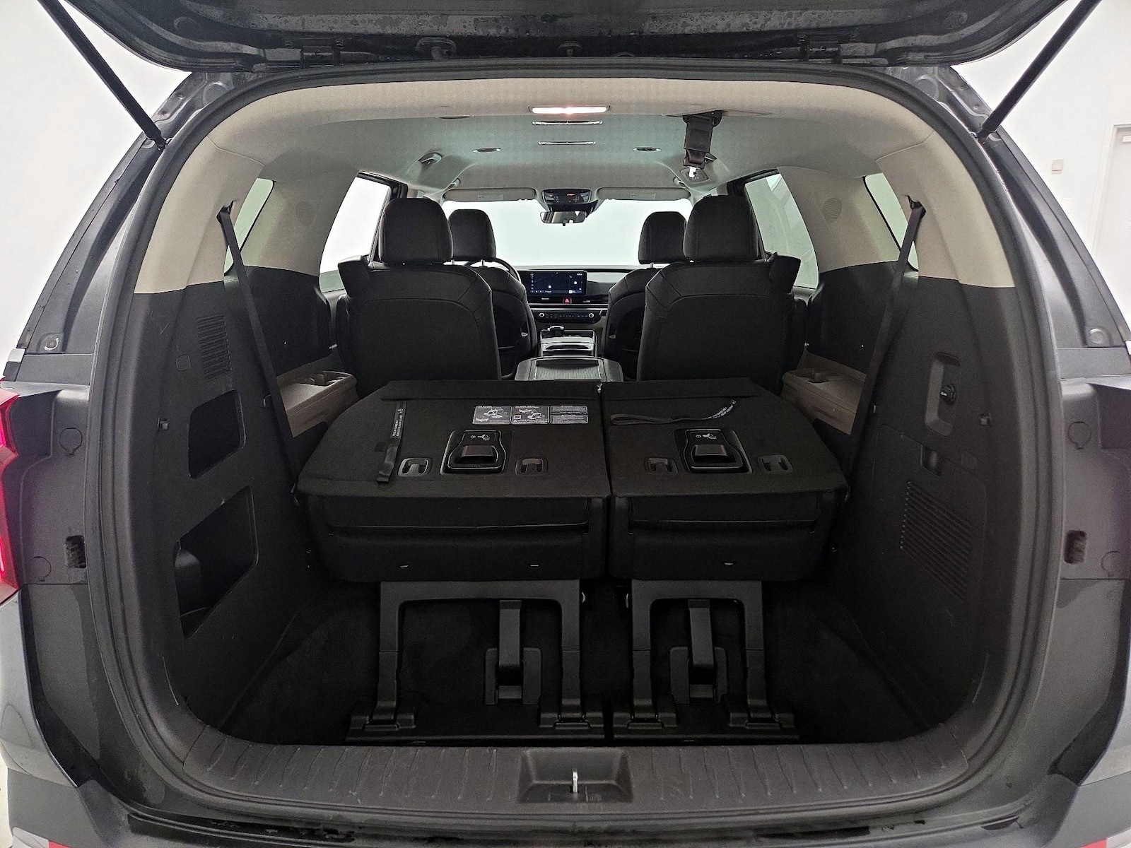 2025 Kia Carnival LXS - Photo 24