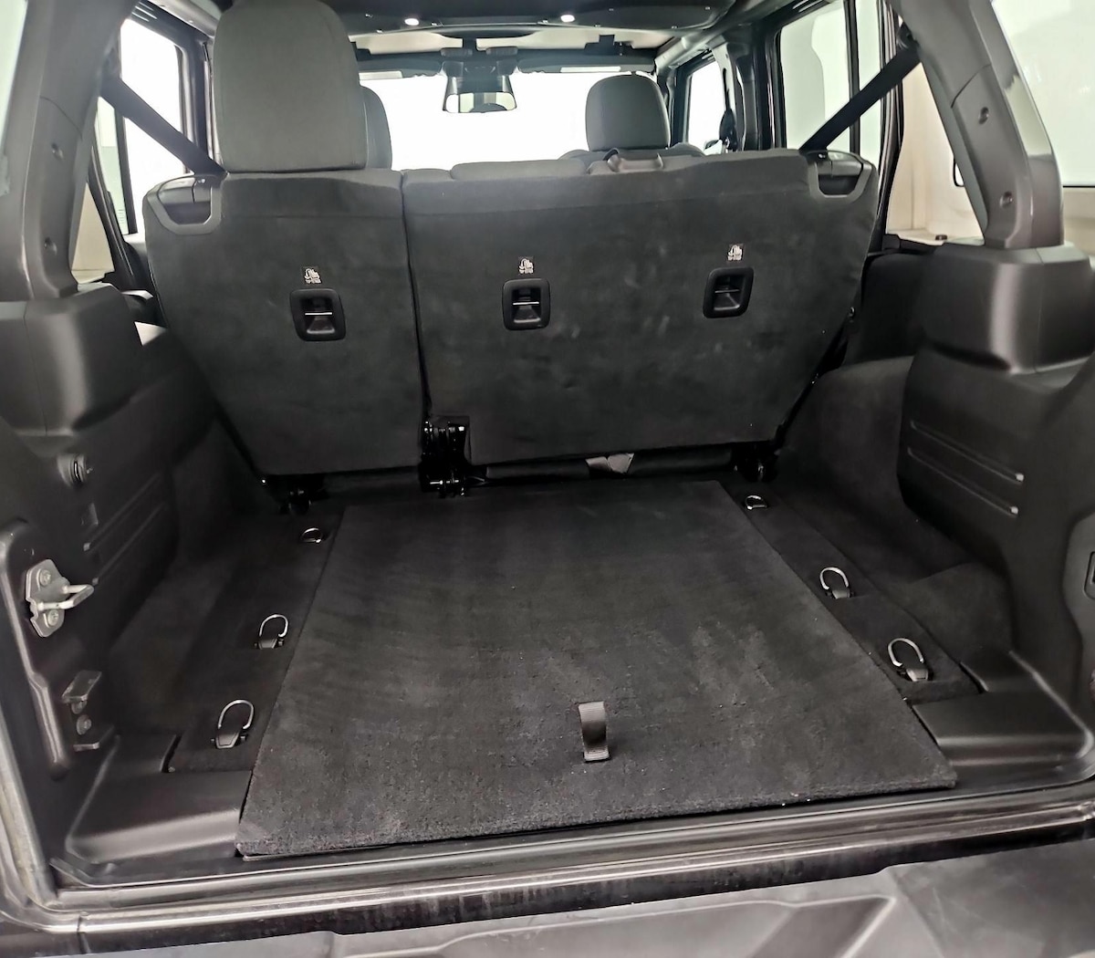 Trunk/Cargo (Seats Up)