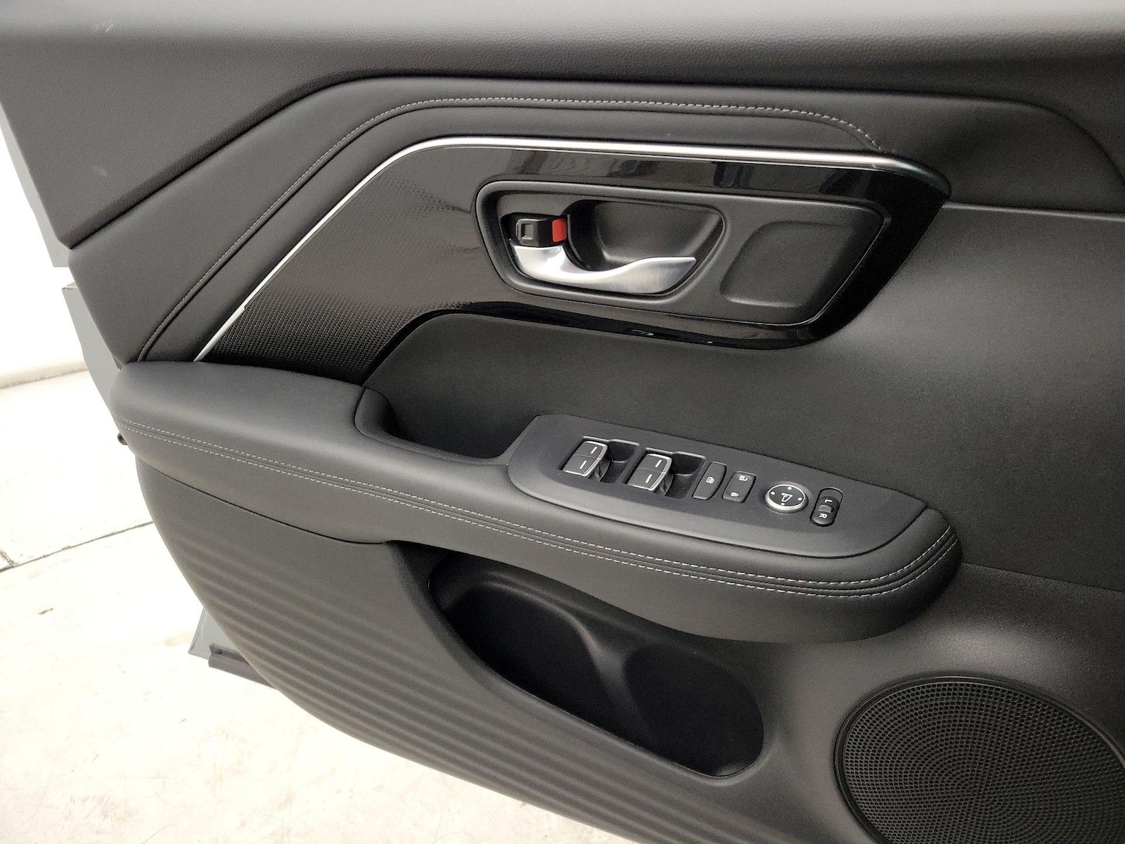 2025 Acura ADX Base - Photo 13