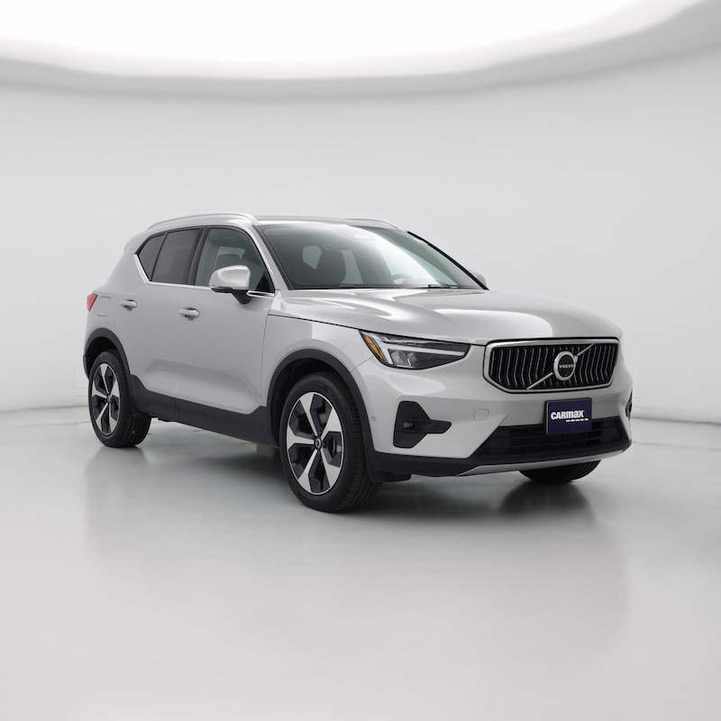 2025 Volvo XC40 B5 Plus Bright Theme