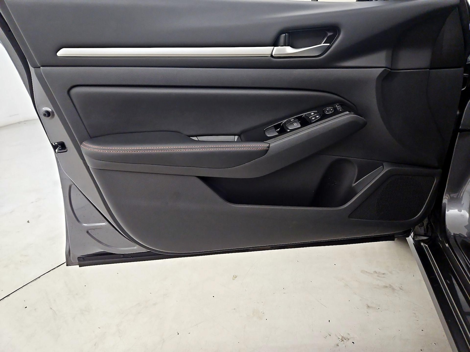 2025 Nissan Altima SR - Photo 13