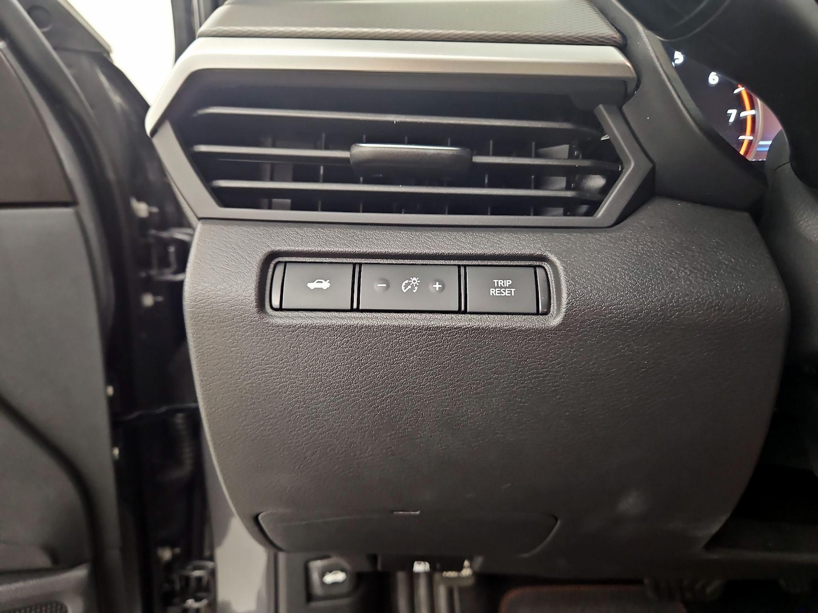 2025 Nissan Altima SR - Photo 14