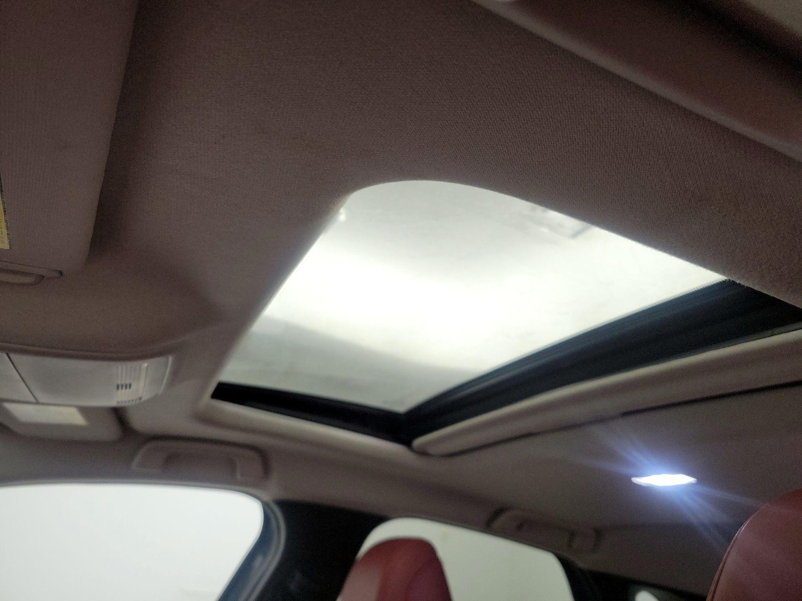Sunroof(s) & Overhead Airbags