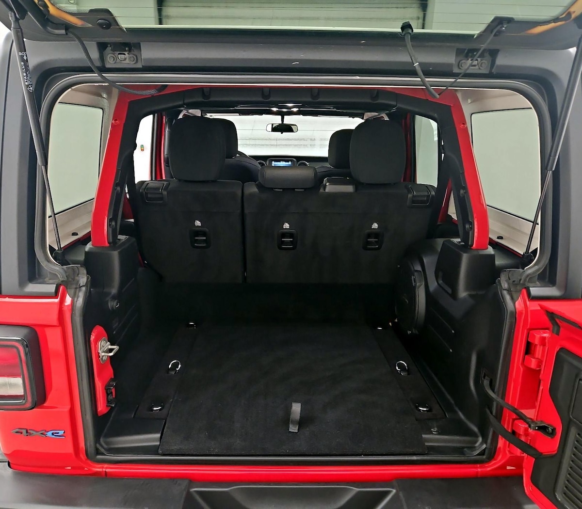 Trunk/Cargo (Seats Up)