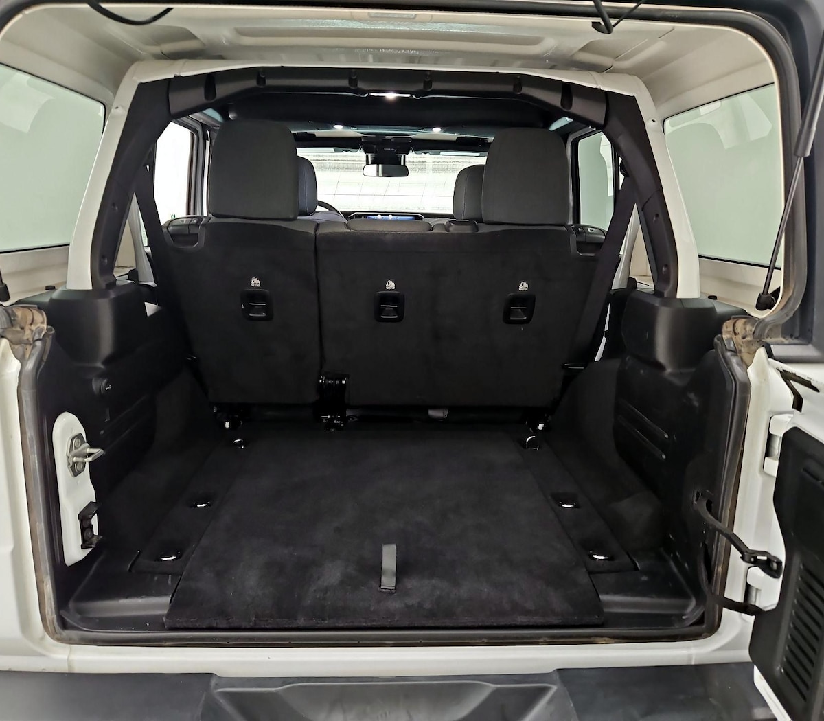 Trunk/Cargo (Seats Up)