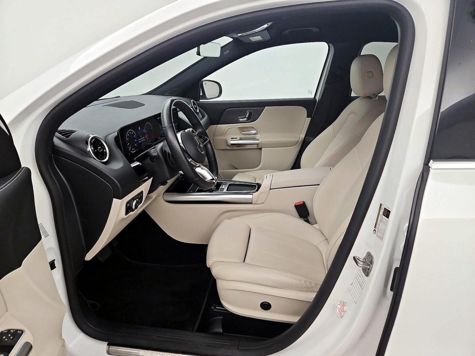 Side Airbags & Leatherette Seats