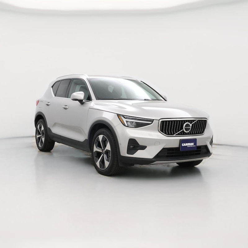 2025 Volvo XC40 B5 Plus Bright Theme
