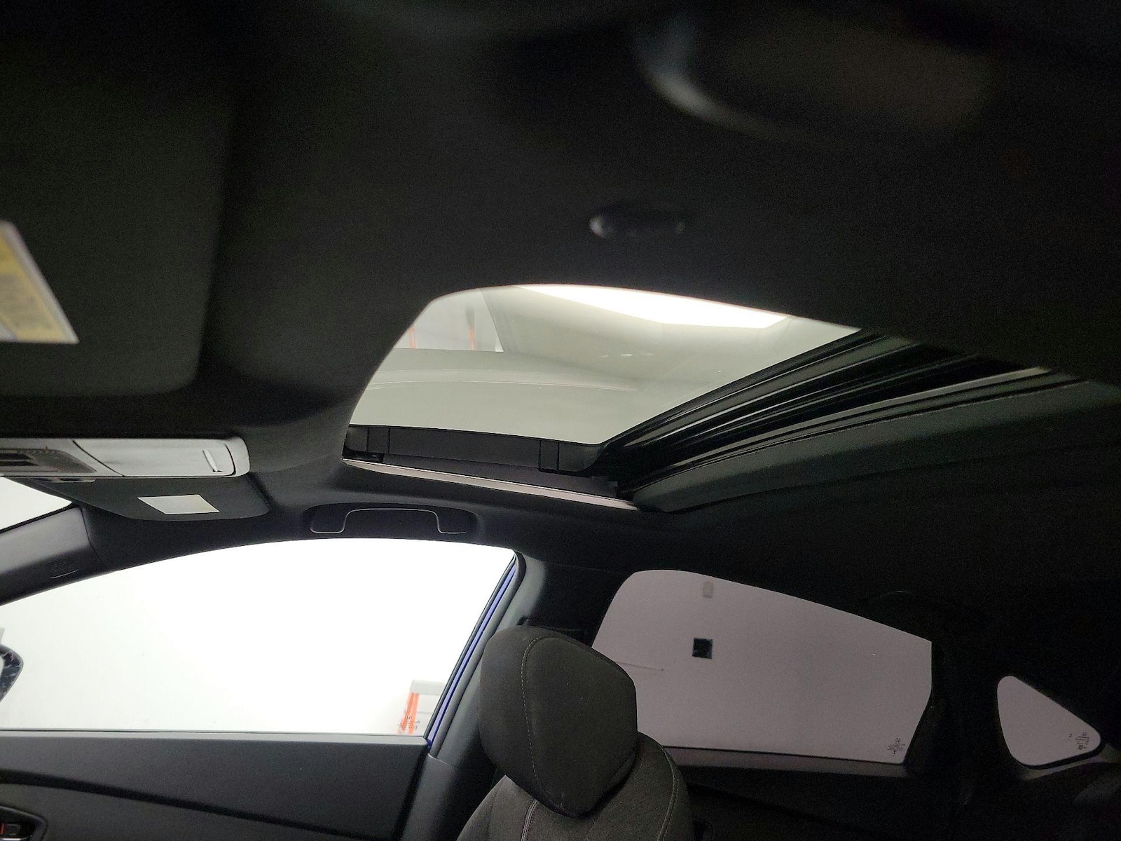 Sunroof(s) & Overhead Airbags