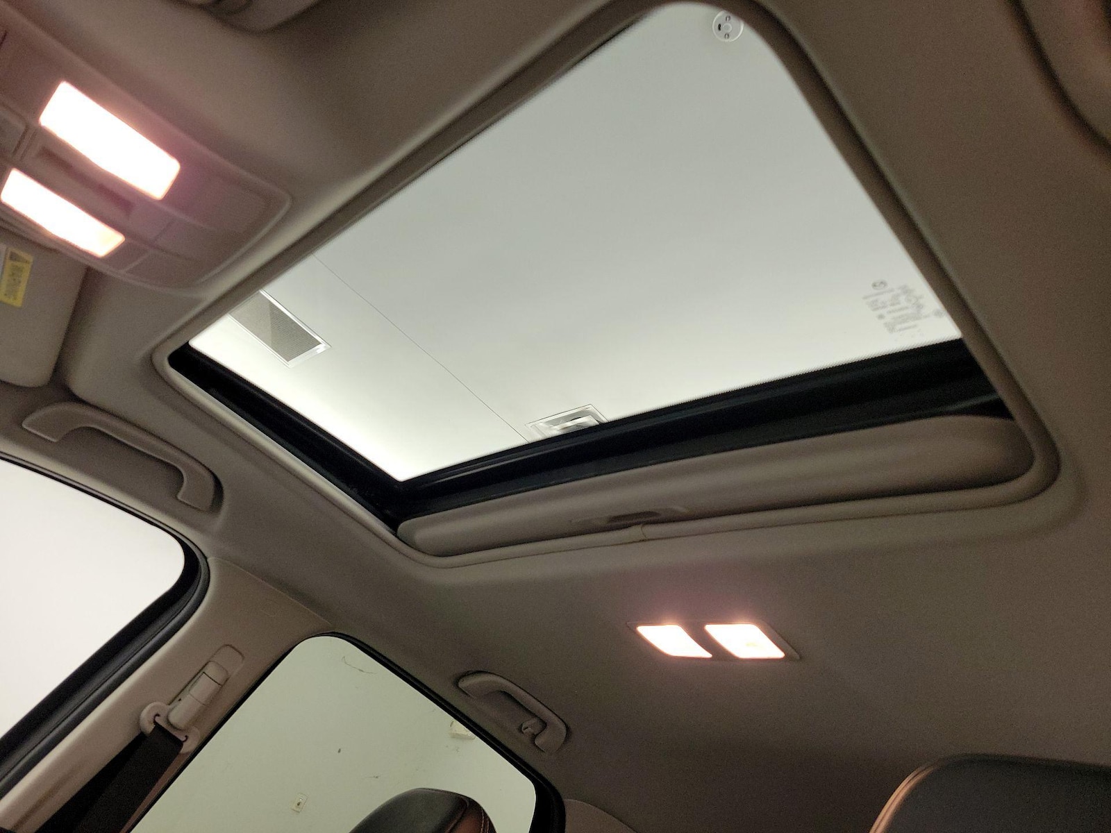 Sunroof(s) & Overhead Airbags
