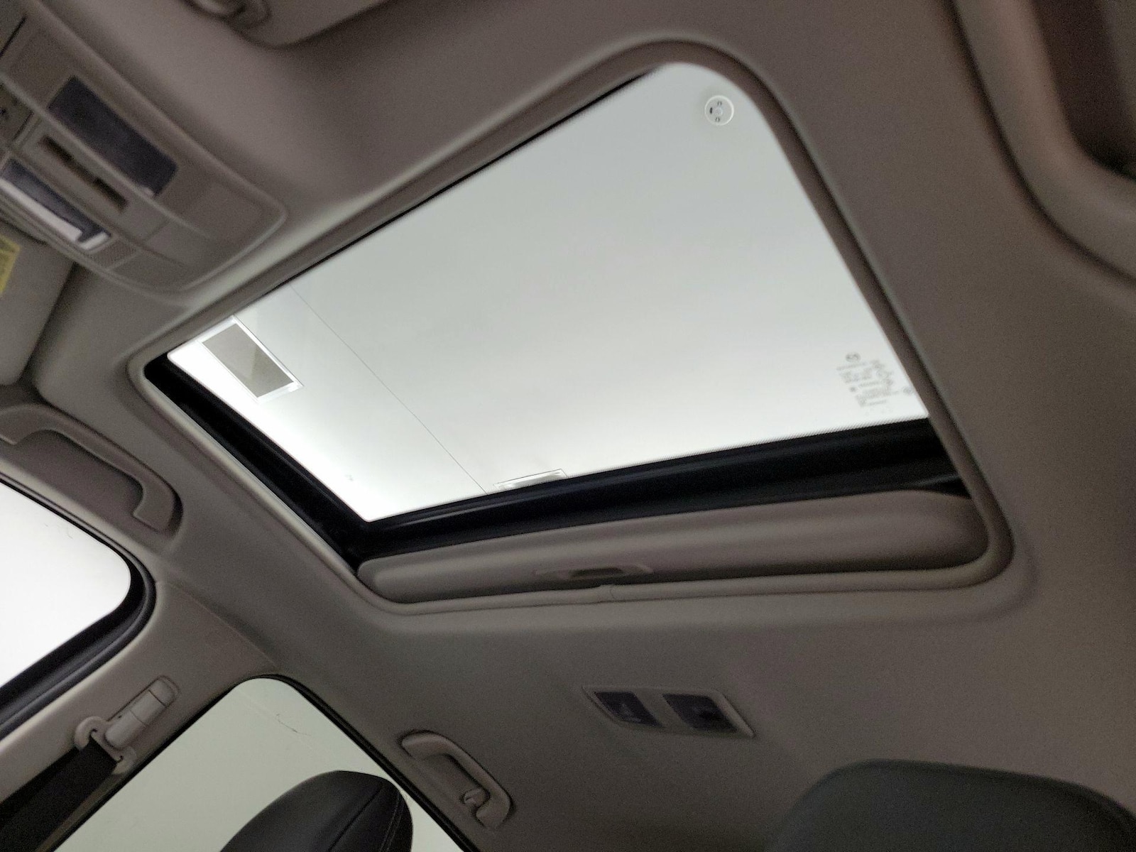 Sunroof(s) & Overhead Airbags