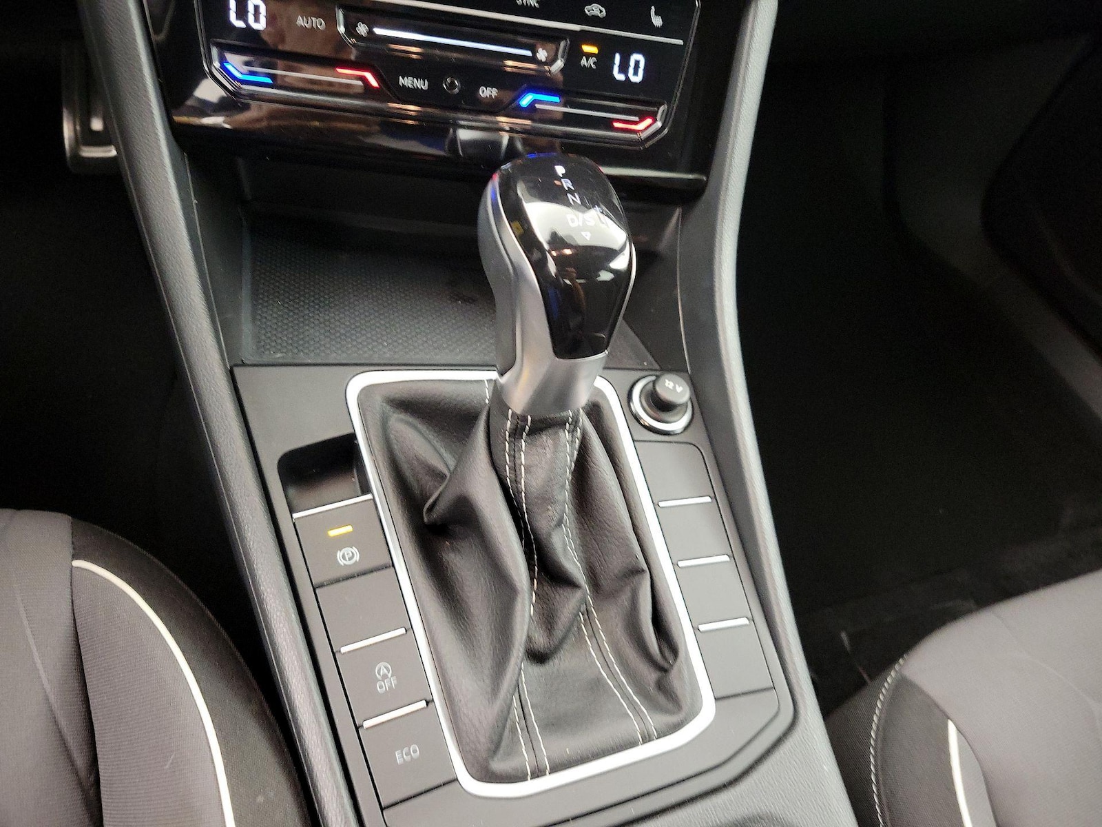 2025 Volkswagen Jetta Sport - Photo 18